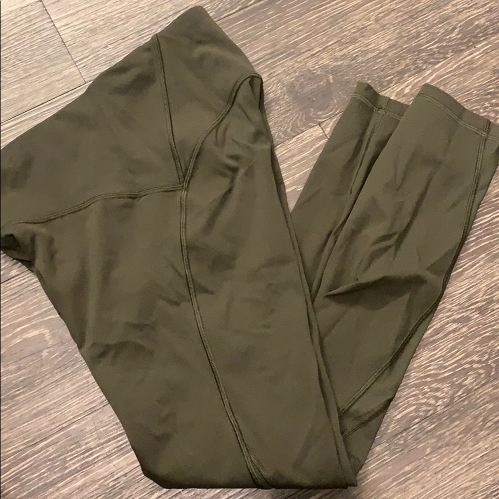 Lululemon train times size 6 full length